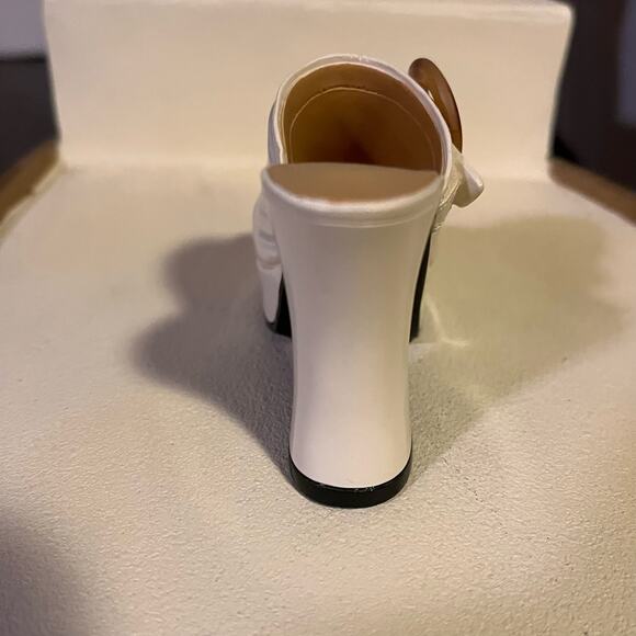 Just the Right Shoe Struttin’ - Picture 6 of 10